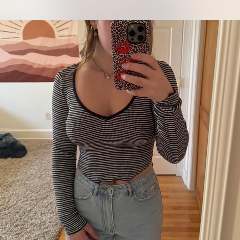 Striped Long Sleeve V-Neck Top